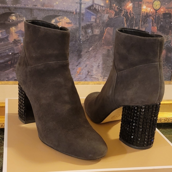 MICHAEL KORS GRAY SUEDE BOOTIE BLACK CRYSTAL HIGH HEEL BOOTS SIDE ZIPPER SZ 9.5 - Picture 10 of 11